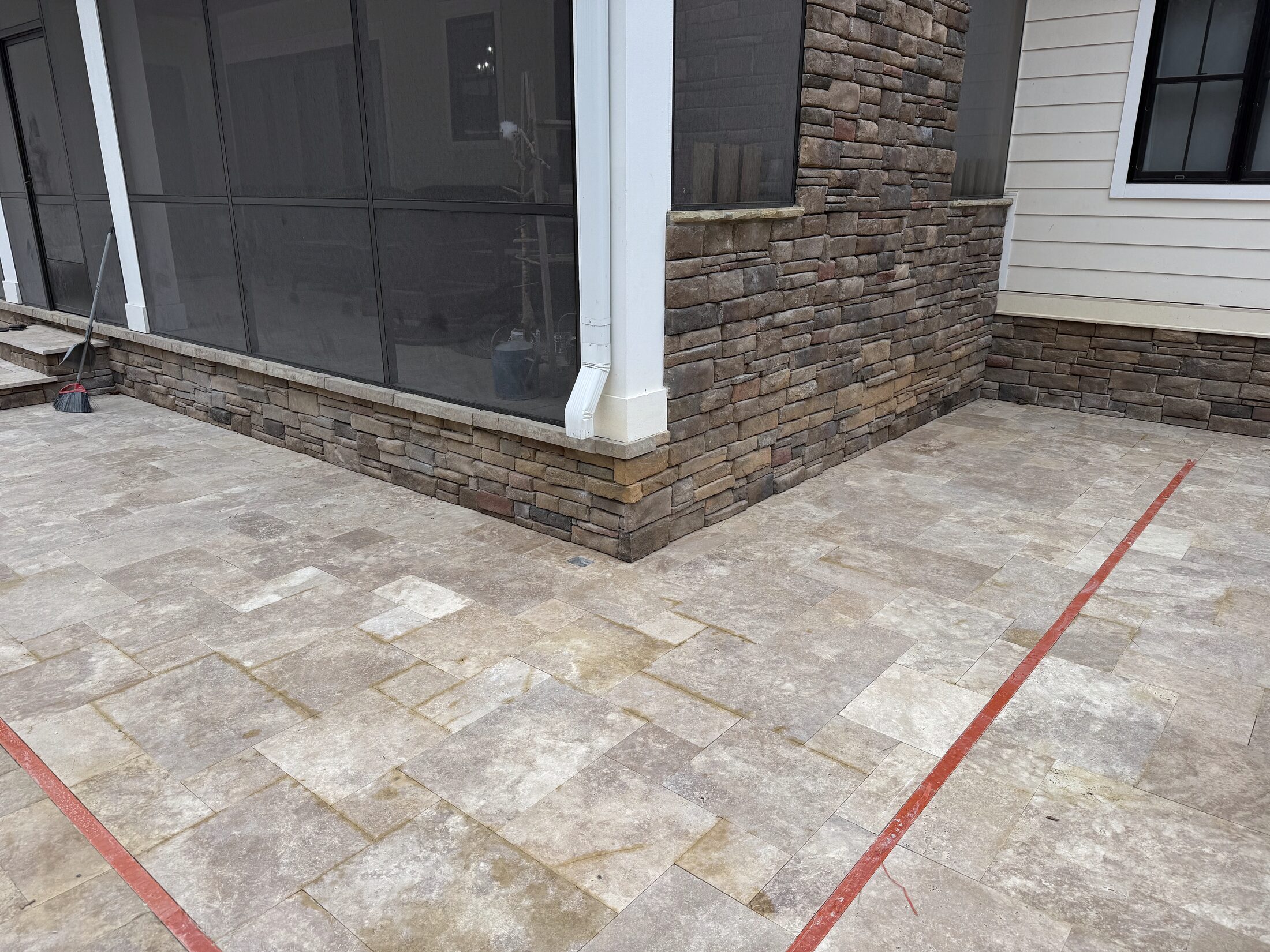 Walnut travertine coping and clean lines
